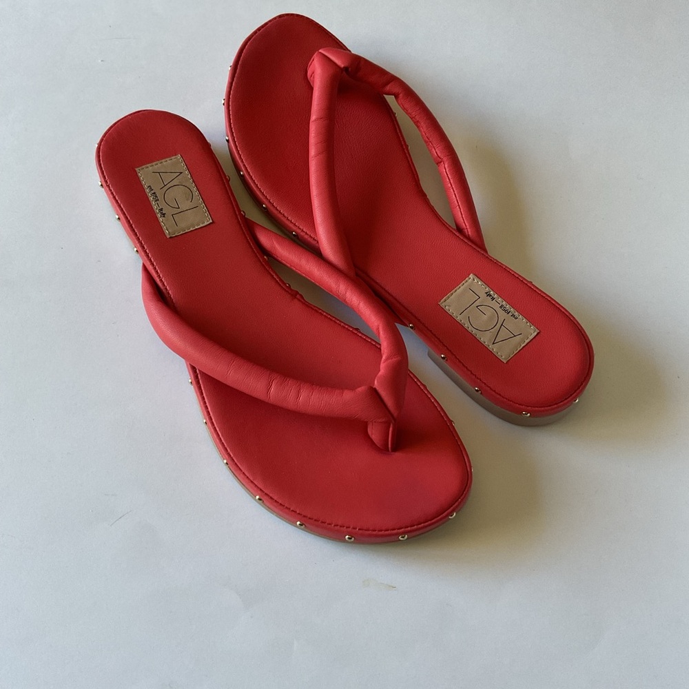 AGL SVEVA SOFT LEATHER THONG FLIP FLOPS IN CORAL STUD DETAIL SIZE 9.5 39.5 NEW
